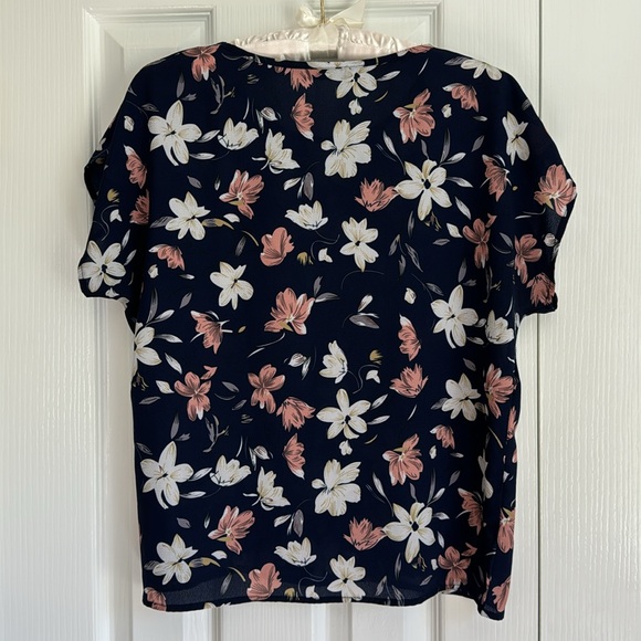 SHEIN Navy Floral Top - Picture 5 of 7